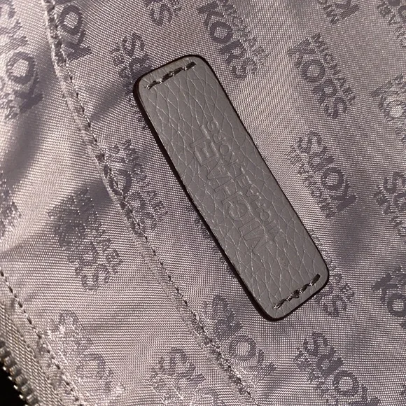Michael Kors wristlet - Picture 7 of 14
